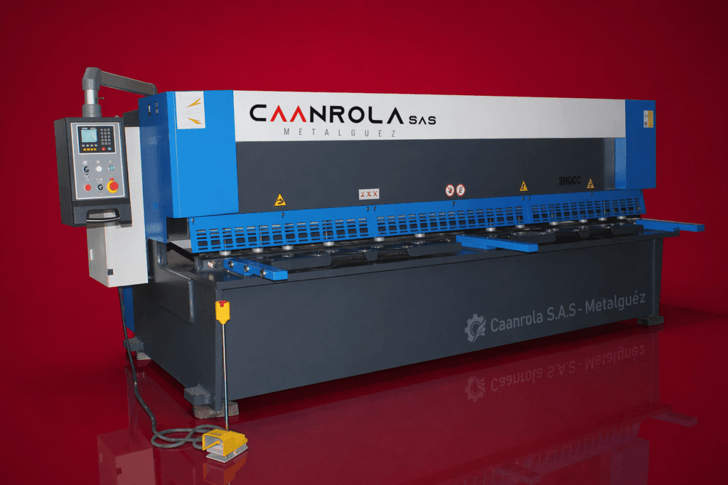 La cortadora de lámina de CAANROLA SAS METALGUEZ está diseñada para realizar cortes rectos y uniformes en láminas metálicas con rapidez y seguridad. Su estructura robusta y su sistema de accionamiento confiable garantizan un desempeño constante, optimizando procesos de producción y reduciendo tiempos de trabajo en talleres metalmecánicos.