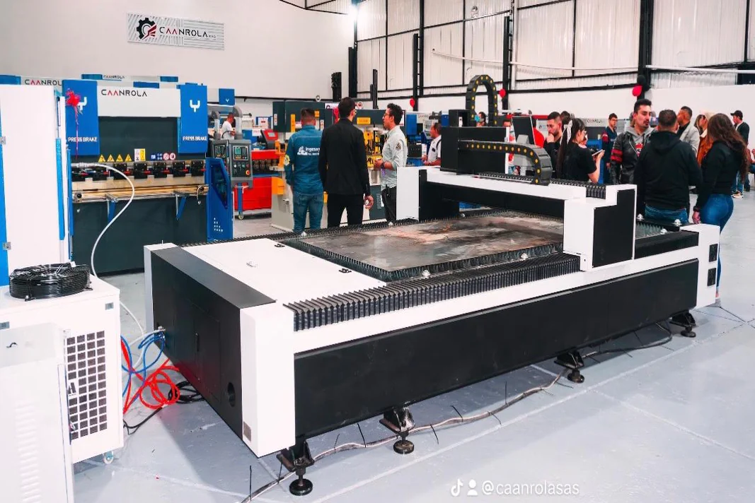 MESA DE CORTE LASER FERIA CAANROLA